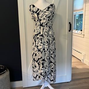BNWT Talbots dress size Med Petite. Such a flattering cut!
